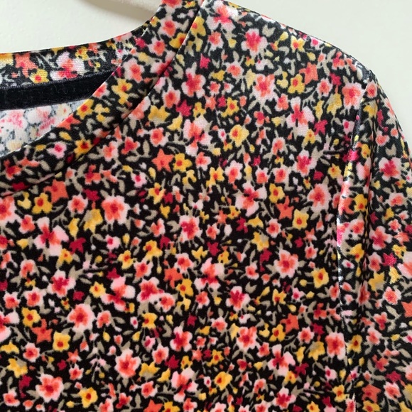 Old Navy Oversized Velvet Floral Tee - Picture 5 of 8